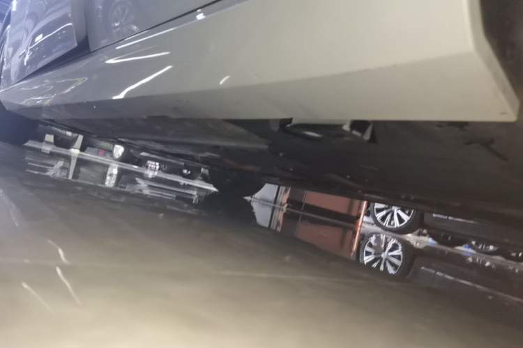 Used Volvo S60 2024 B4 Zhiyi Luxury Edition Left Side Sill