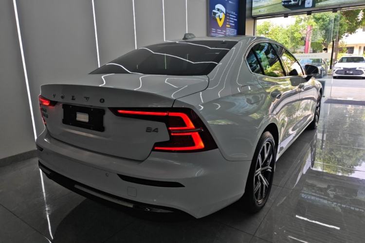 Used Volvo S60 2024 B4 Zhiyi Luxury Edition Rear Right 45 Deg