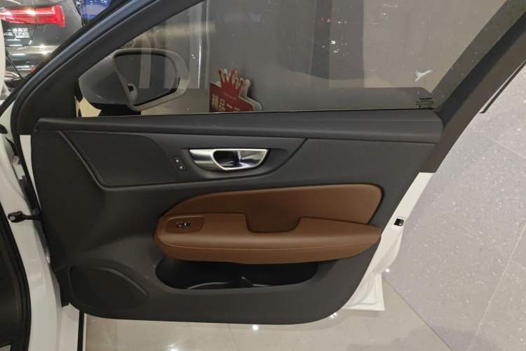Used Volvo S60 2024 B4 Zhiyi Luxury Edition Right Front Door Interior