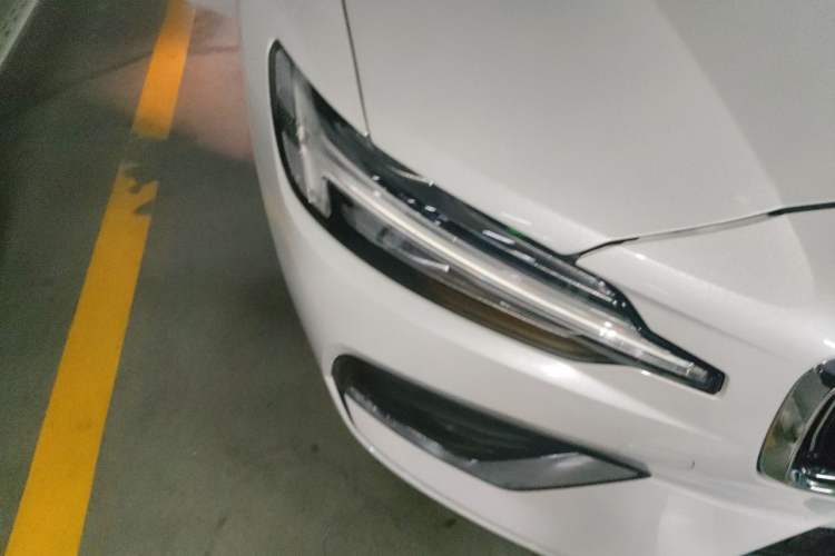 Used Volvo S60 2024 B4 Zhiyuan Luxury Edition Right Front Headlight