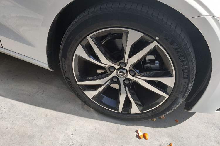 Used Volvo S60 2024 B5 Zhiya Sport Edition Right Front Wheel Hub