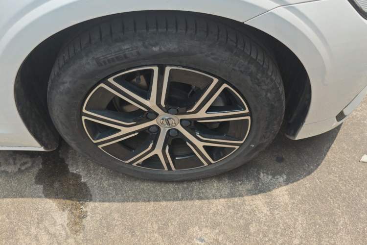 Used Volvo S60 2024 B4 Zhiyi Luxury Edition Right Front Wheel Hub