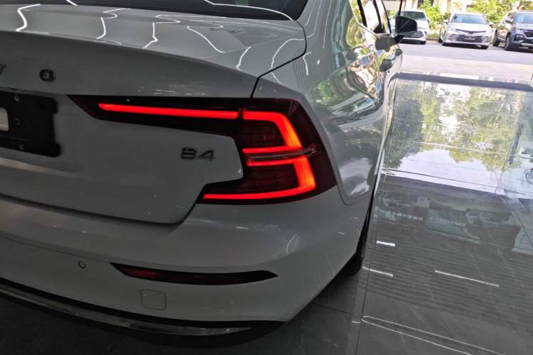 Used Volvo S60 2024 B4 Zhiyi Luxury Edition Right Rear Taillight