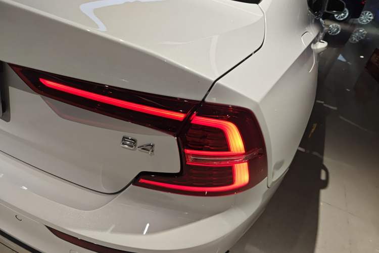 Used Volvo S60 2024 B4 Zhiyi Luxury Edition Right Rear Taillight