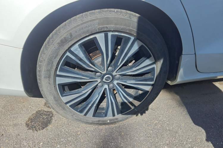 Used Volvo S60 2024 B4 Zhiyuan Luxury Edition Right Rear Wheel Hub