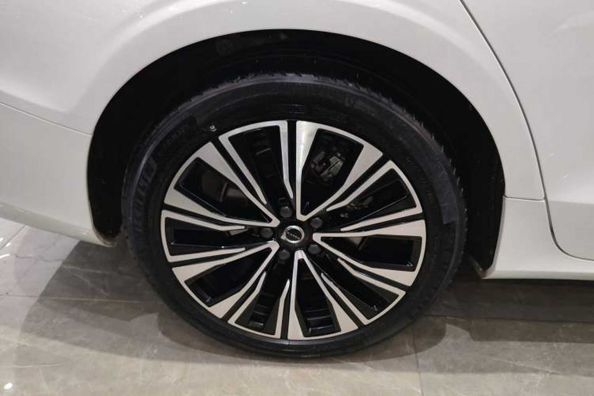 Used Volvo S60 2024 B4 Zhiyuan Luxury Edition Right Rear Wheel Hub