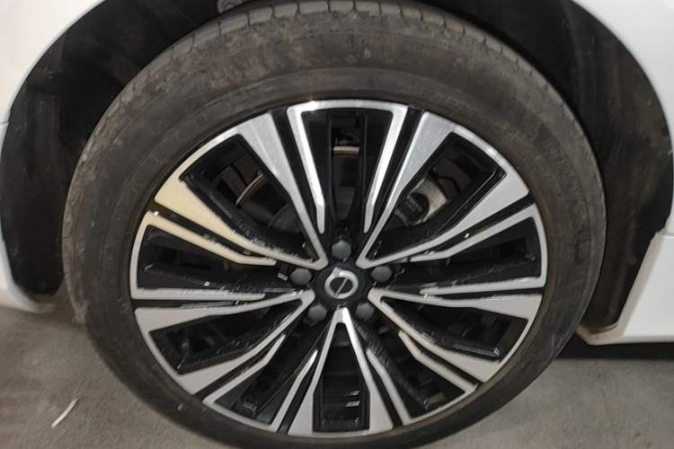 Used Volvo S60 2024 B4 Zhiyuan Luxury Edition Right Rear Wheel Hub