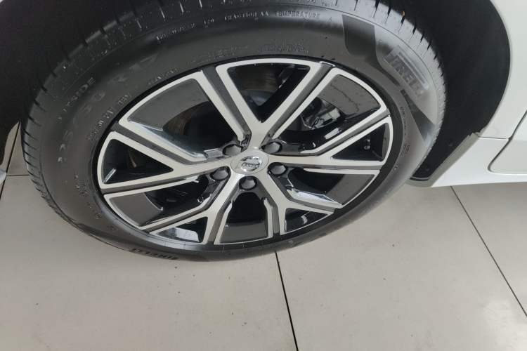 Used Volvo S60 2024 B4 Zhiyi Luxury Edition Right Rear Wheel Hub