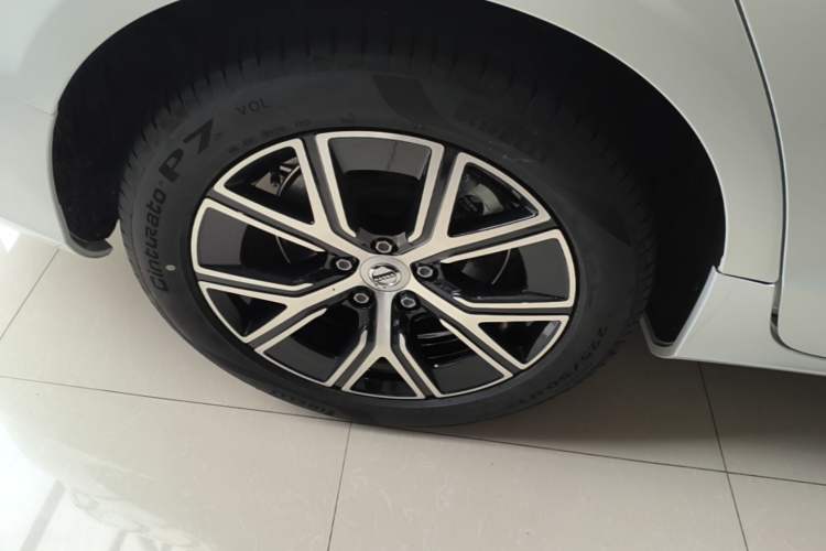 Used Volvo S60 2024 B4 Zhiyi Luxury Edition Right Rear Wheel Hub