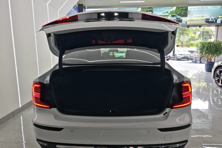 Used Volvo S60 2024 B4 Zhiyi Luxury Edition Trunk