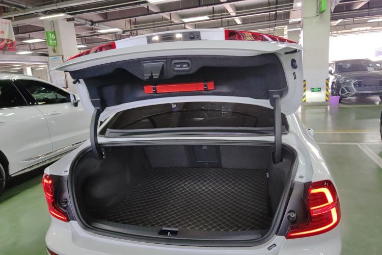 Used Volvo S60 2024 B4 Zhiyuan Luxury Edition Trunk