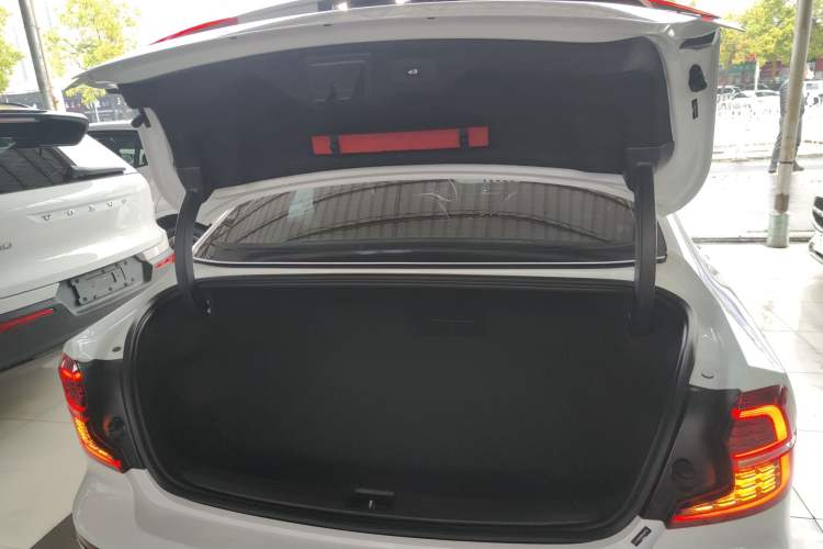 Used Volvo S60 2024 B4 Zhiyi Luxury Edition Trunk