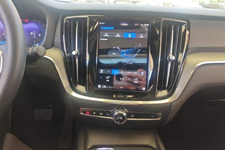 Used Volvo S60 2024 B4 Zhiyi Luxury Edition Audio And AC Panel