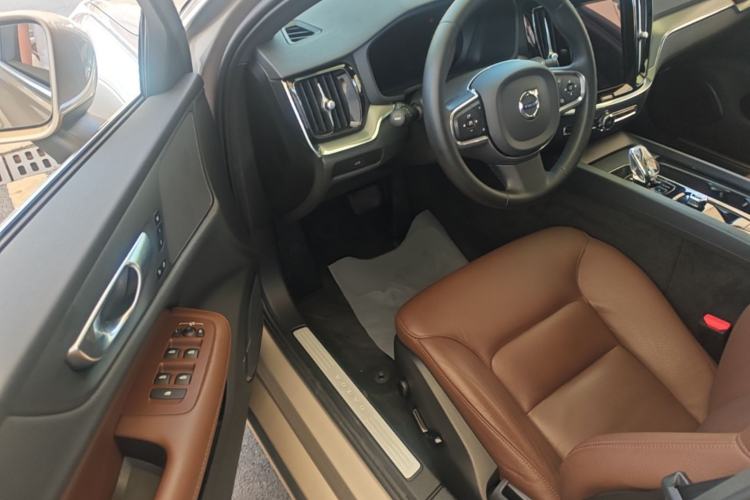 Used Volvo S60 2024 B4 Zhiyi Luxury Edition Driver Seat