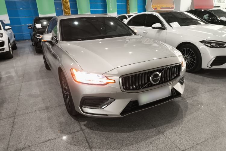 Used Volvo S60 2024 B4 Zhiyi Luxury Edition Exterior 2
