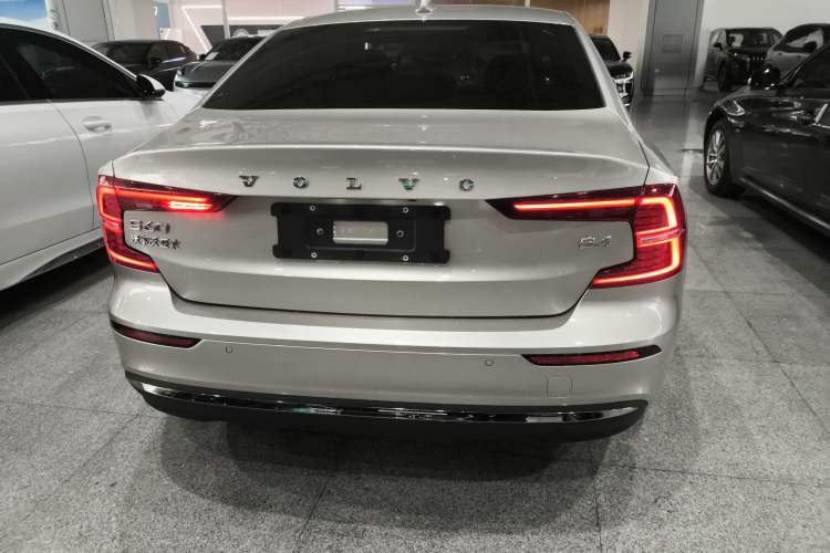 Used Volvo S60 2024 B4 Zhiyi Luxury Edition Exterior 4