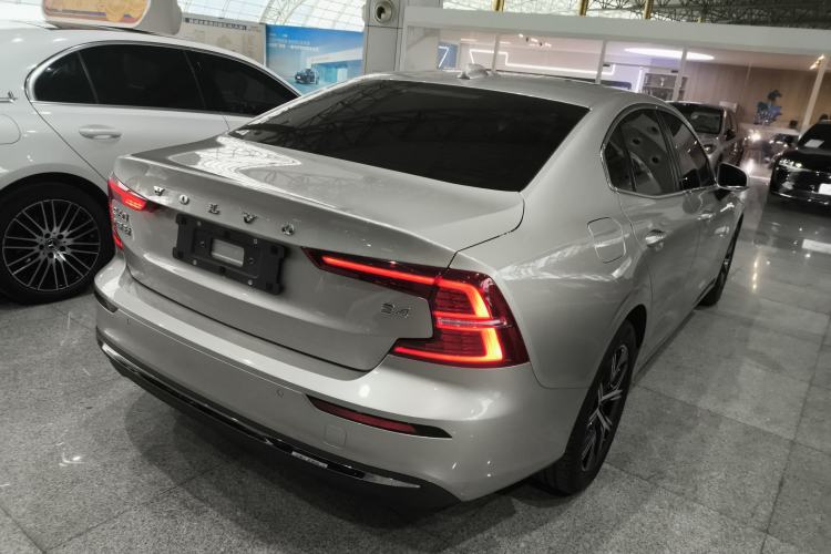 Used Volvo S60 2024 B4 Zhiyi Luxury Edition Exterior 5