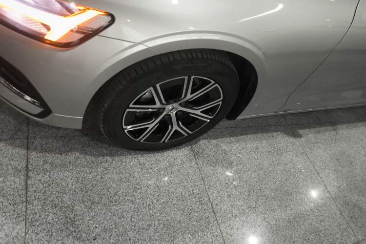 Used Volvo S60 2024 B4 Zhiyi Luxury Edition Exterior 7