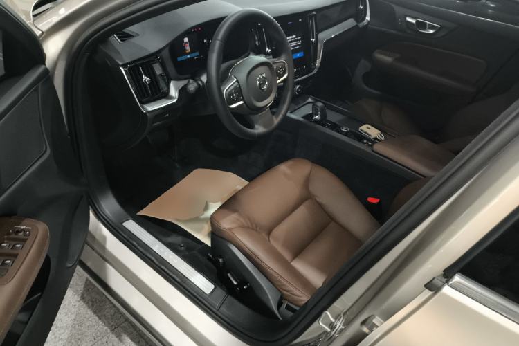 Used Volvo S60 2024 B4 Zhiyi Luxury Edition Interior 3