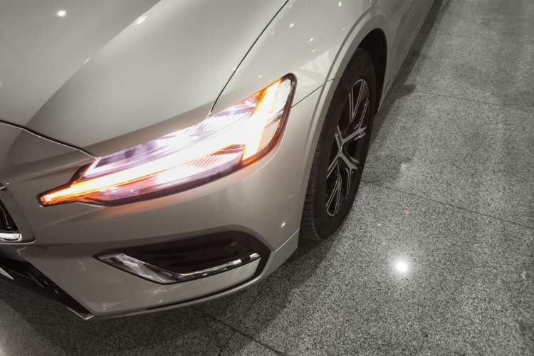 Used Volvo S60 2024 B4 Zhiyi Luxury Edition Left Front Headlight