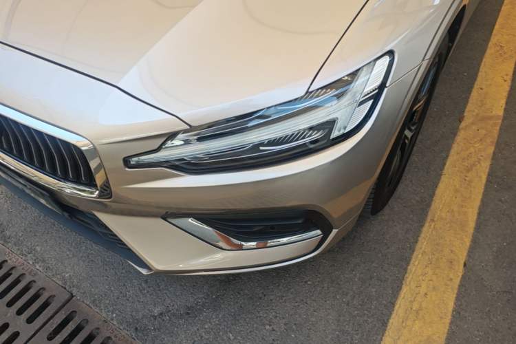 Used Volvo S60 2024 B4 Zhiyi Luxury Edition Left Front Headlight