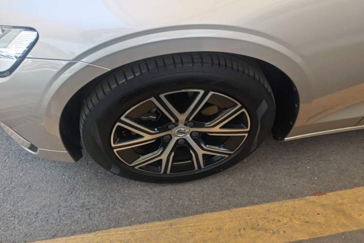 Used Volvo S60 2024 B4 Zhiyi Luxury Edition Left Front Wheel Hub