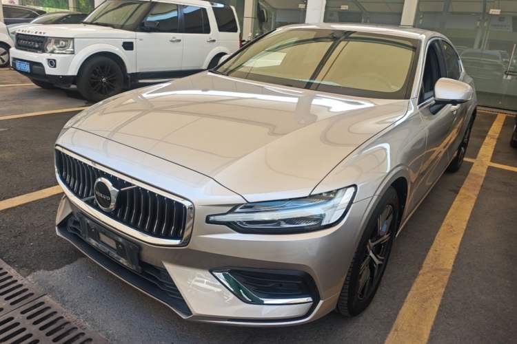 Used Volvo S60 2024 B4 Zhiyi Luxury Edition Guazi used car, China used car export, Used car for sale, Used cars, Cheapest cars for sale