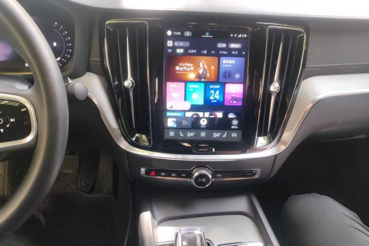 Used Volvo S60 2025 B5 Zhiya Sport Edition Audio And AC Panel