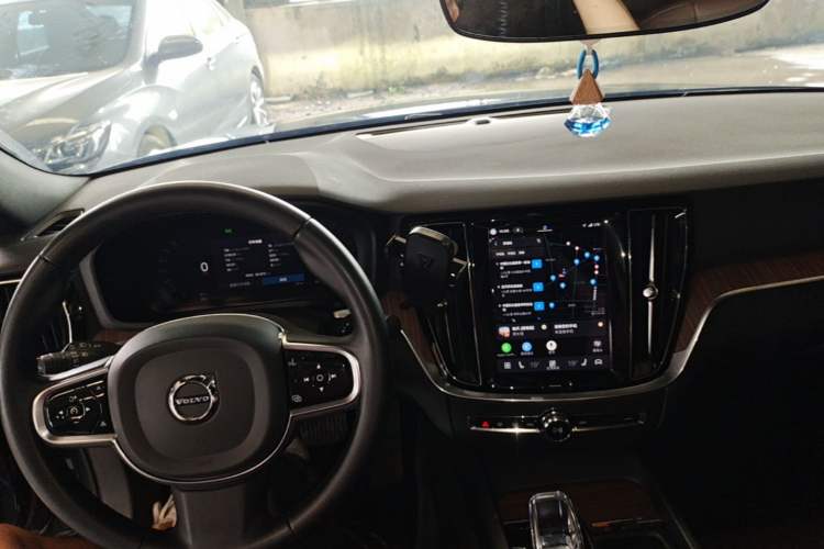Used Volvo S60 2025 B4 Zhiyuan Luxury Edition Center Console