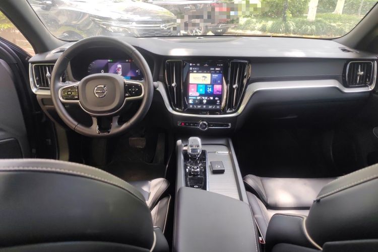 Used Volvo S60 2025 B5 Zhiya Sport Edition Center Console