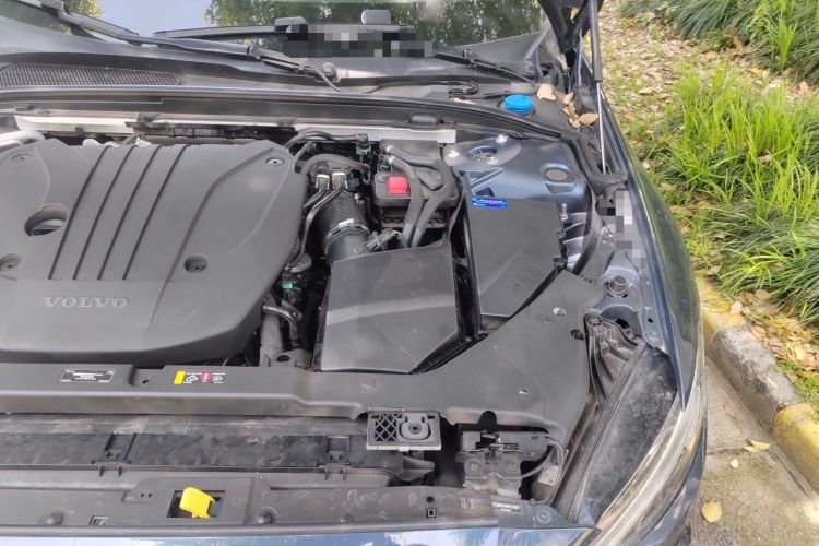 Used Volvo S60 2025 B5 Zhiya Sport Edition Engine Bay Left