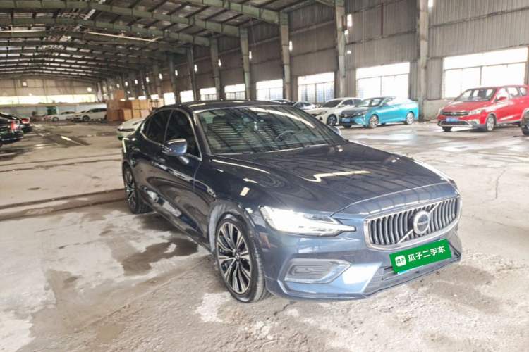 Used Volvo S60 2025 B4 Zhiyuan Luxury Edition Front Right 45 Deg