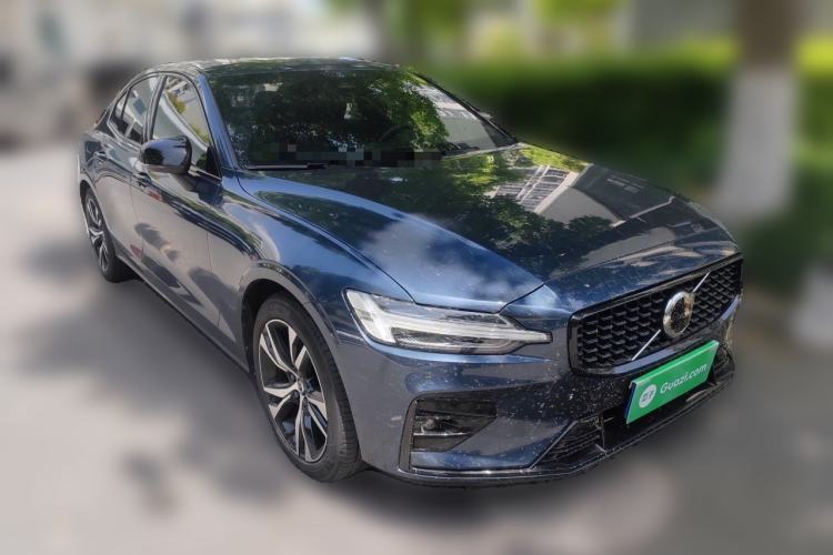 Used Volvo S60 2025 B5 Zhiya Sport Edition Front Right 45 Deg