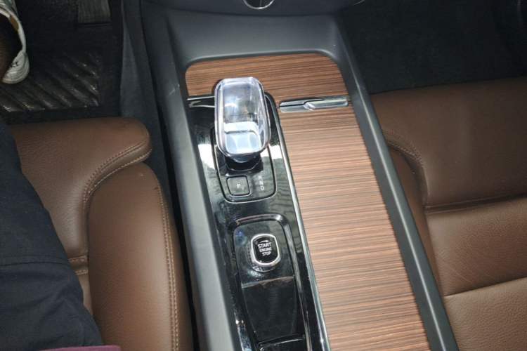 Used Volvo S60 2025 B4 Zhiyuan Luxury Edition Gear Lever