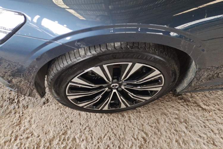 Used Volvo S60 2025 B4 Zhiyuan Luxury Edition Left Front Wheel Hub