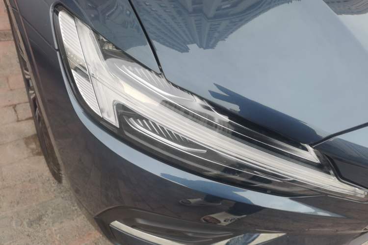 Used Volvo S60 2025 B4 Zhiyuan Luxury Edition Right Front Headlight