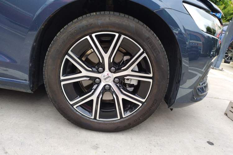 Used Volvo S60 2025 B4 Zhiyi Luxury Edition Right Front Wheel Hub