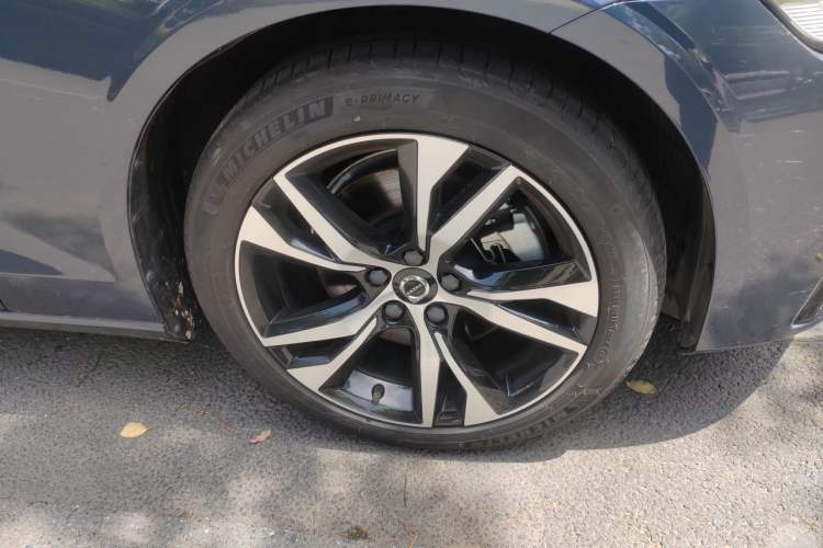 Used Volvo S60 2025 B5 Zhiya Sport Edition Right Front Wheel Hub