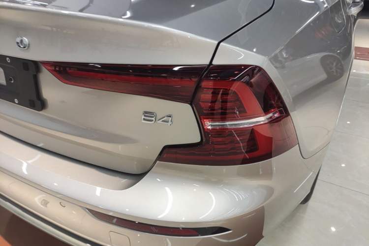 Used Volvo S60 2025 B4 Zhiyi Luxury Edition Exterior 3