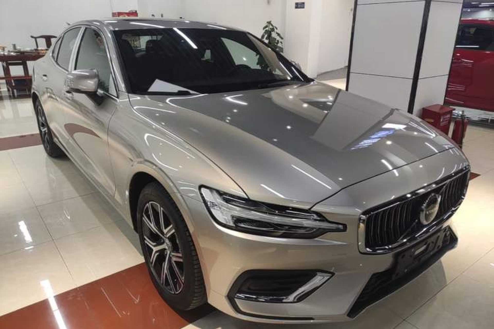 Used Volvo S60 2025 B4 Zhiyi Luxury Edition Front Right 45 Deg