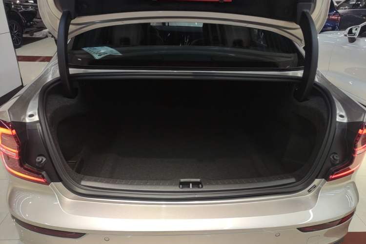 Used Volvo S60 2025 B4 Zhiyi Luxury Edition Trunk
