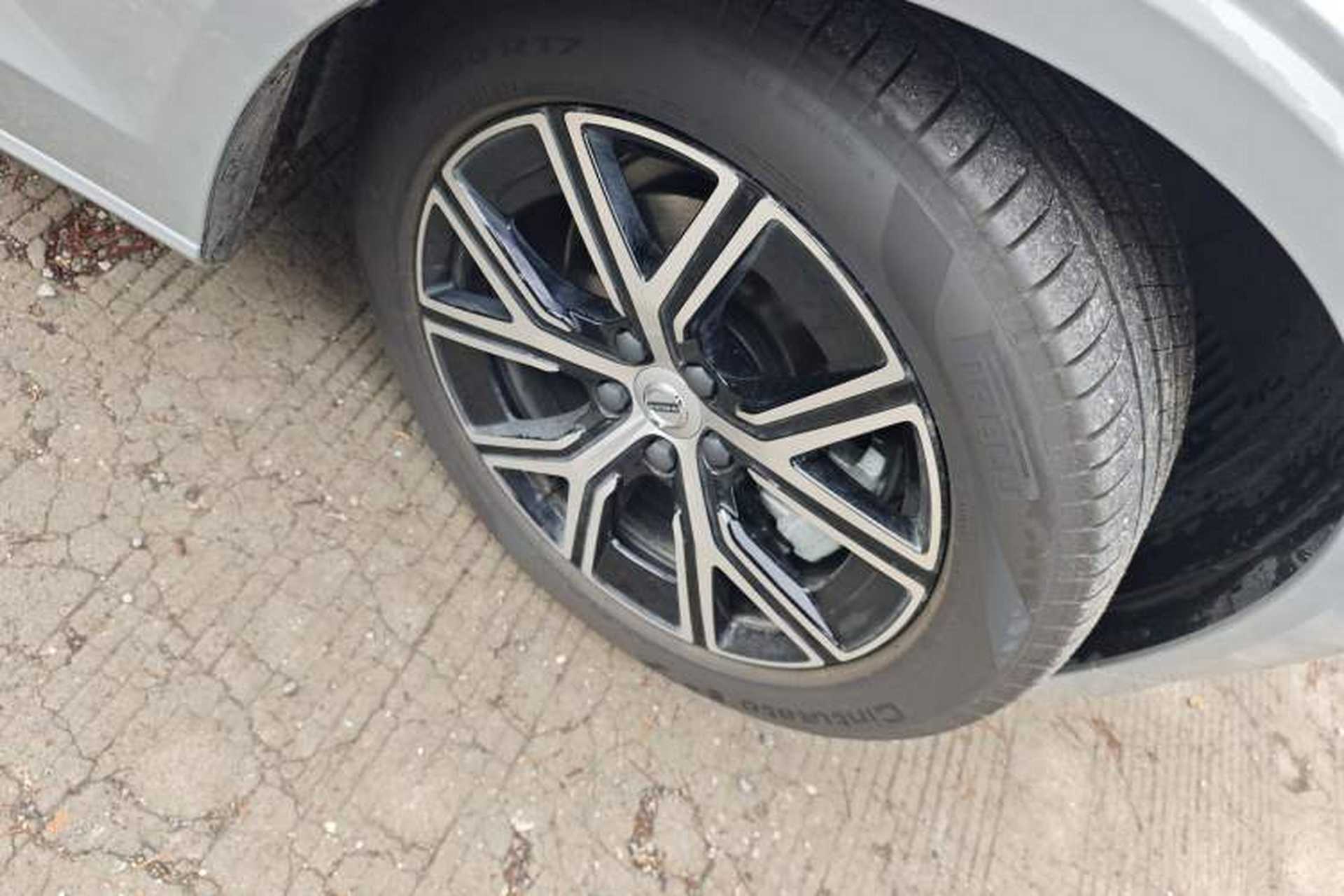 Used Volvo S60 2025 B4 Zhiyi Luxury Edition Right Front Wheel Hub