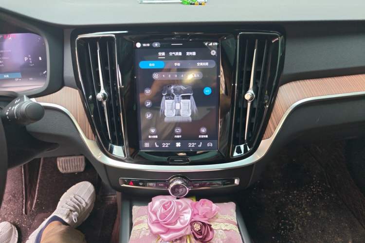 Used Volvo S60 2025 B4 Zhiyuan Luxury Edition Audio And AC Panel