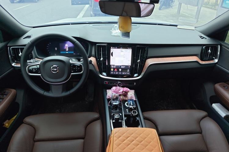 Used Volvo S60 2025 B4 Zhiyuan Luxury Edition Center Console