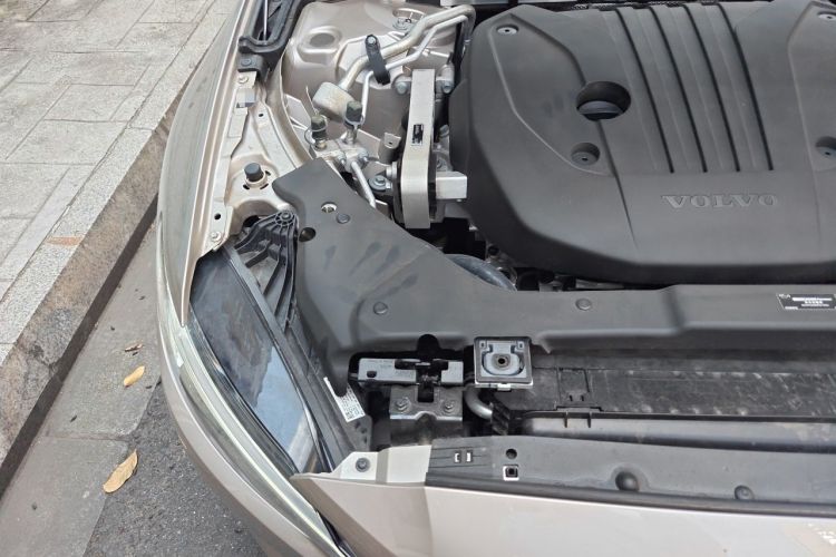 Used Volvo S60 2025 B4 Zhiyuan Luxury Edition Engine Bay Right