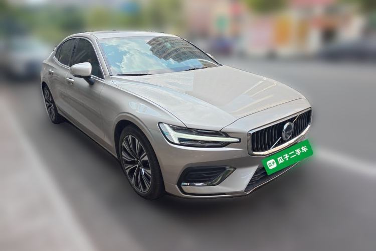 Used Volvo S60 2025 B4 Zhiyuan Luxury Edition Front Right 45 Deg