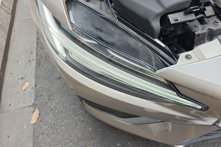 Used Volvo S60 2025 B4 Zhiyuan Luxury Edition Right Front Headlight