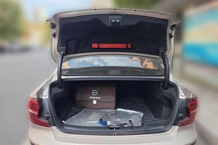 Used Volvo S60 2025 B4 Zhiyuan Luxury Edition Trunk