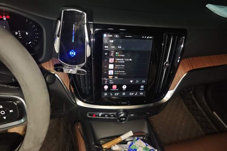 Used Volvo S60 2025 B4 Zhiyuan Luxury Edition Audio And AC Panel
