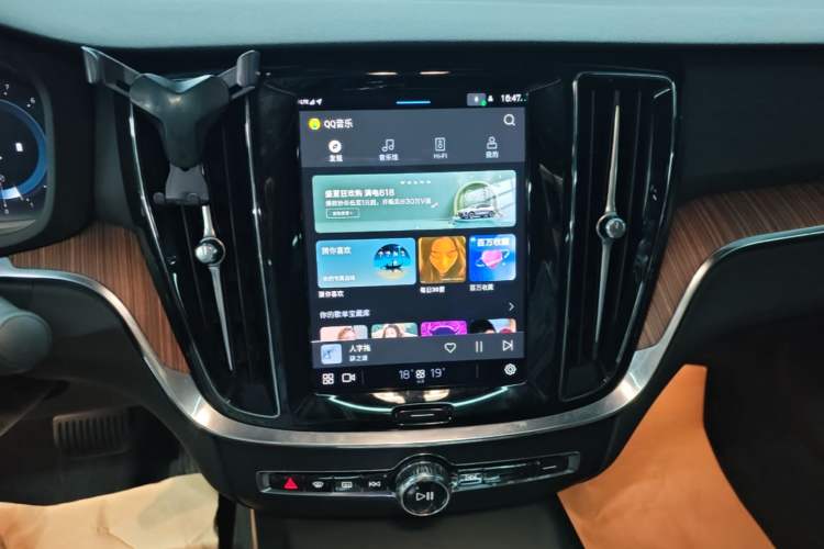 Used Volvo S60 2025 B4 Zhiyuan Luxury Edition Audio And AC Panel